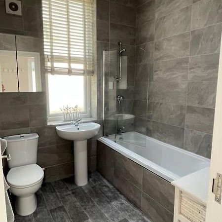 One Bedroom Apartment In The Centre Of Llandudno Exterior photo
