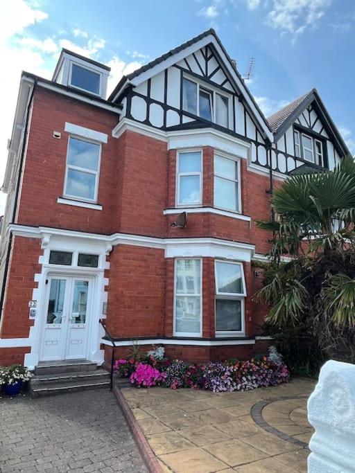 One Bedroom Apartment In The Centre Of Llandudno Exterior photo